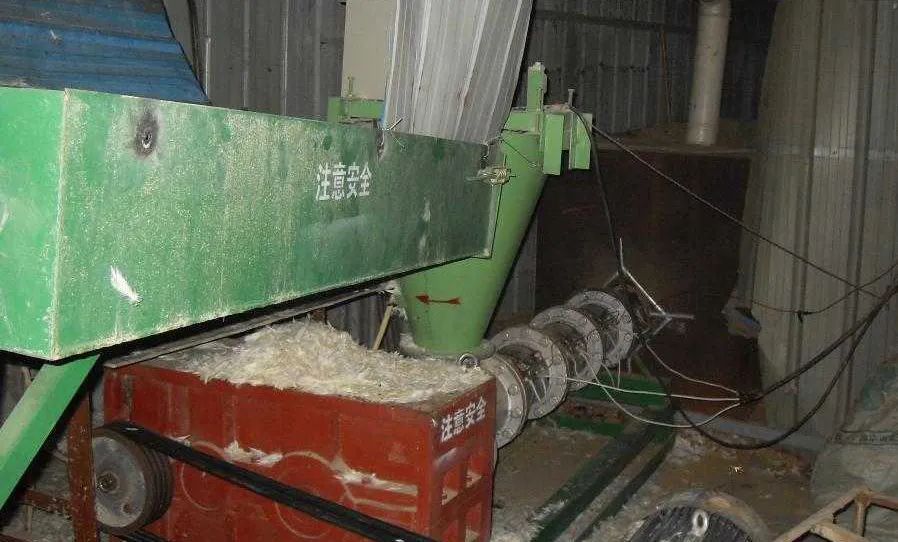 羽毛粉加工腥味、苦味、惡臭味混雜，看工業(yè)除臭劑如何快速除臭！