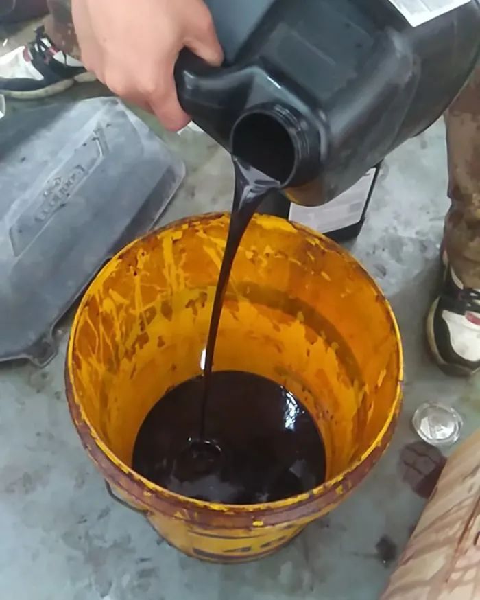 廢機(jī)油處理難度大，擺脫“惡臭異味”又有什么方向？.jpg