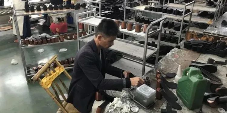 Dejing的凈??制鞋廠除臭劑，治理揮發(fā)性有機(jī)化合物(VOC)廢氣.jpg